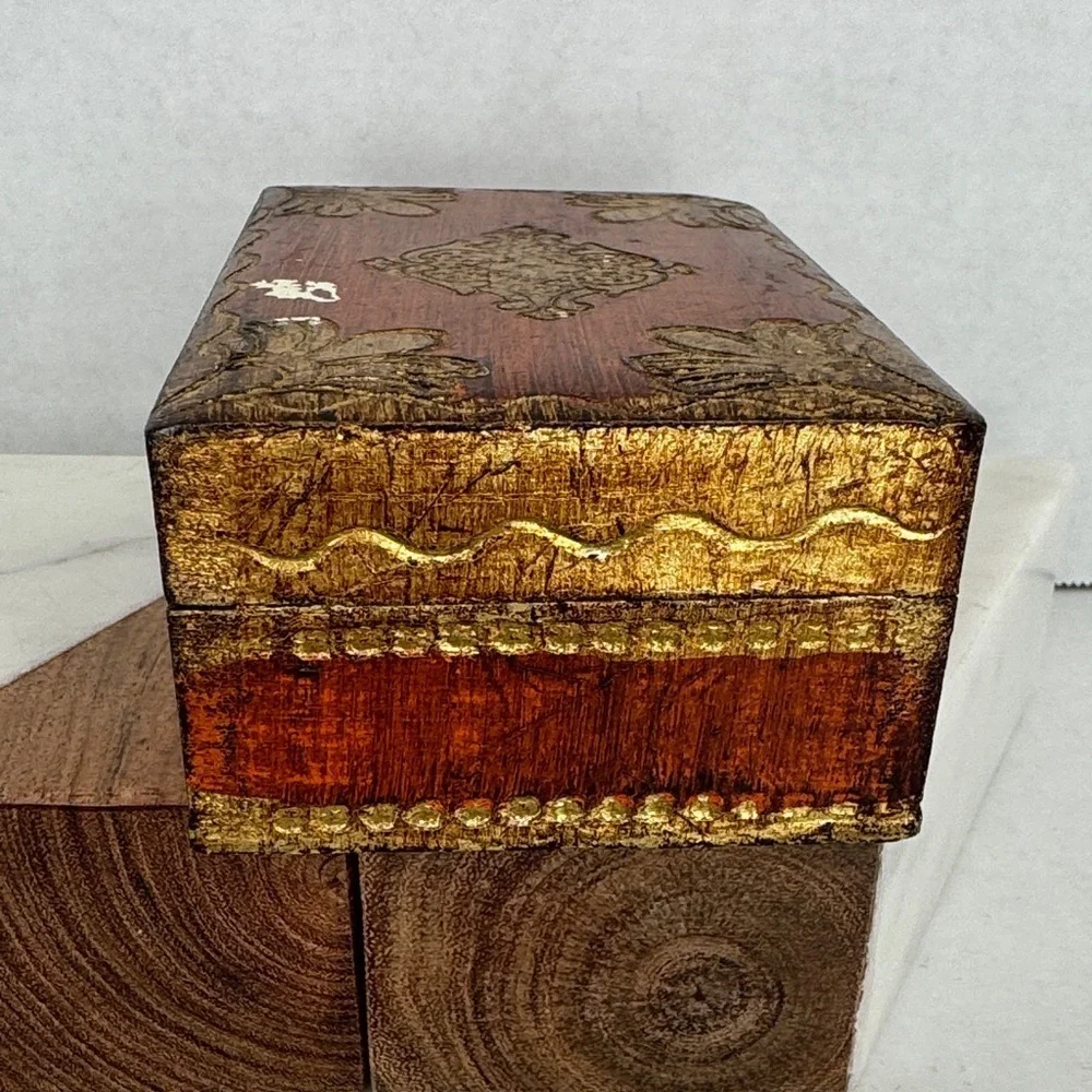 Vintage Florentine Italian Hand Painted Gold Gilt Velvet Lined Wood Trinket Box